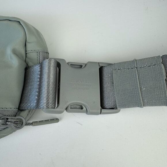 Lululemon Everywhere Belt Bag *1L Silver Drop - Picture 5 of 11